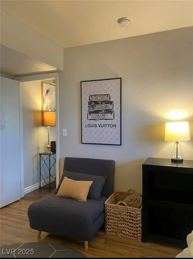 615 Royal Crest, Las Vegas, NV 89169