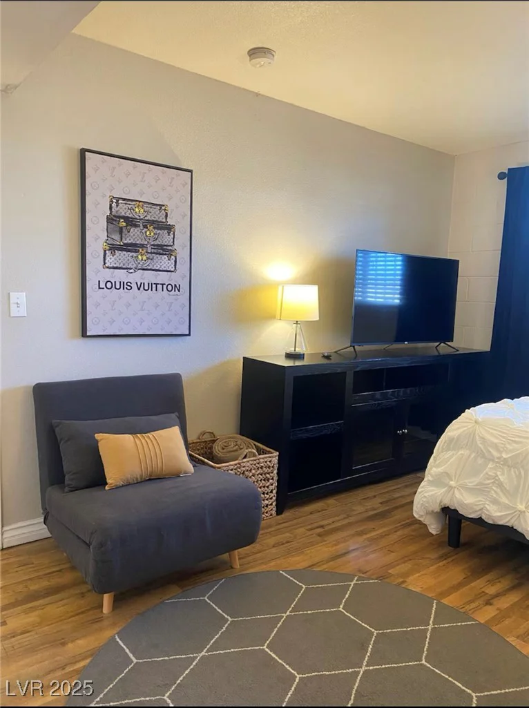 615 Royal Crest, Las Vegas, NV 89169