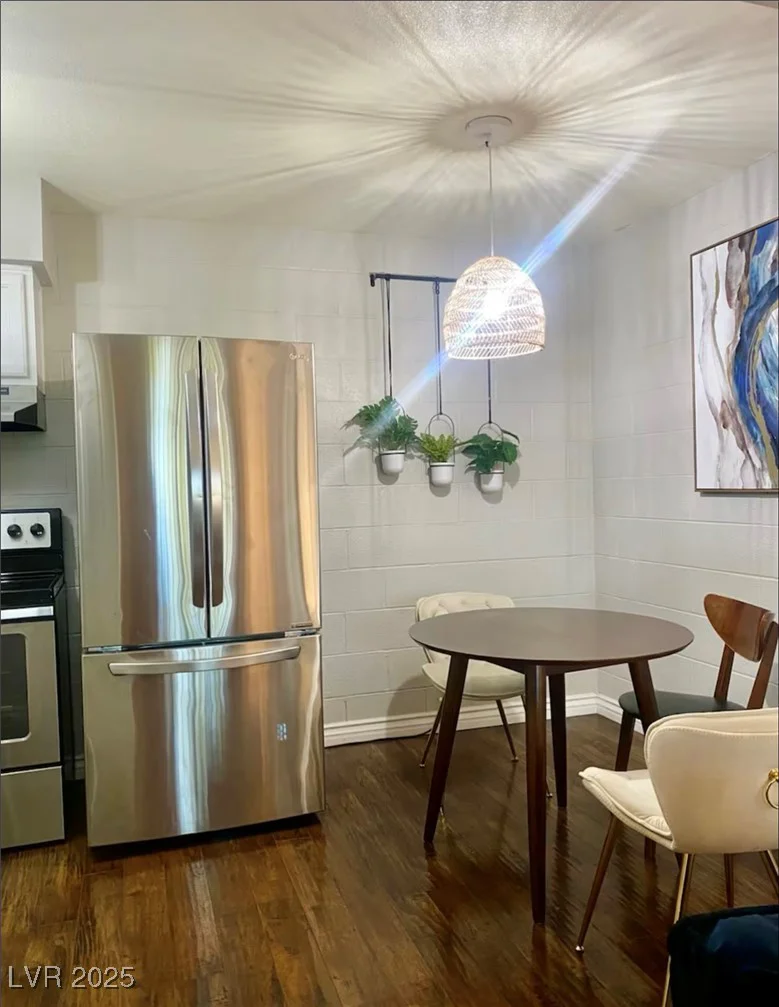 615 Royal Crest, Las Vegas, NV 89169