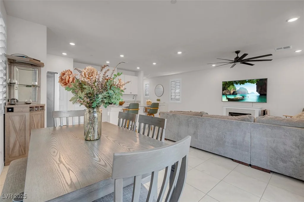 3739 Rabbit Hollow, Las Vegas, NV 89129