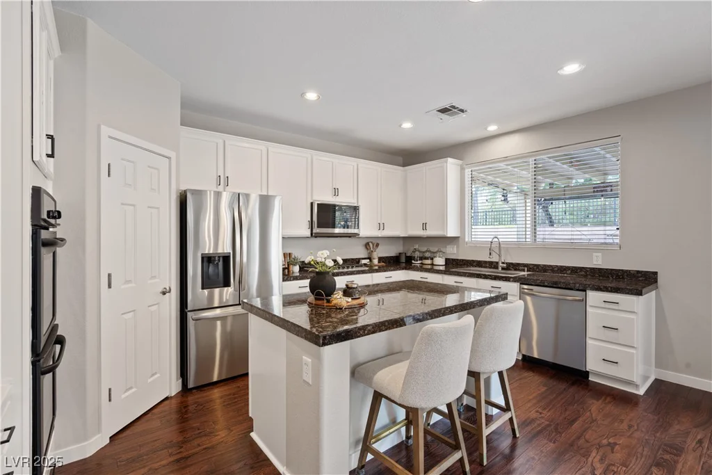 9807 Red Deer, Las Vegas, NV 89143