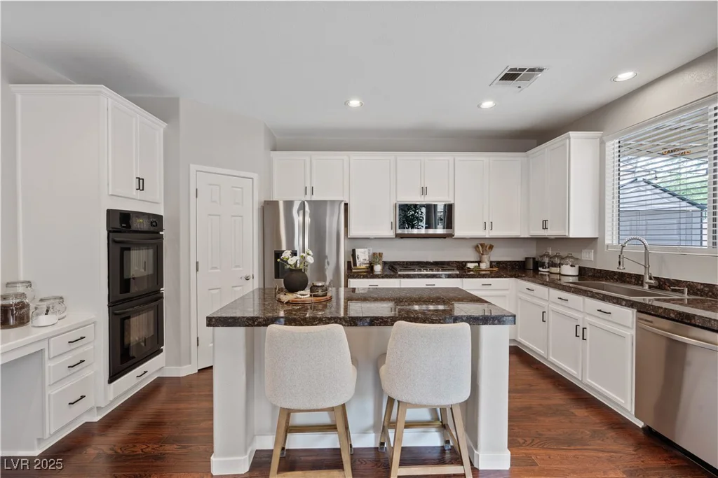 9807 Red Deer, Las Vegas, NV 89143