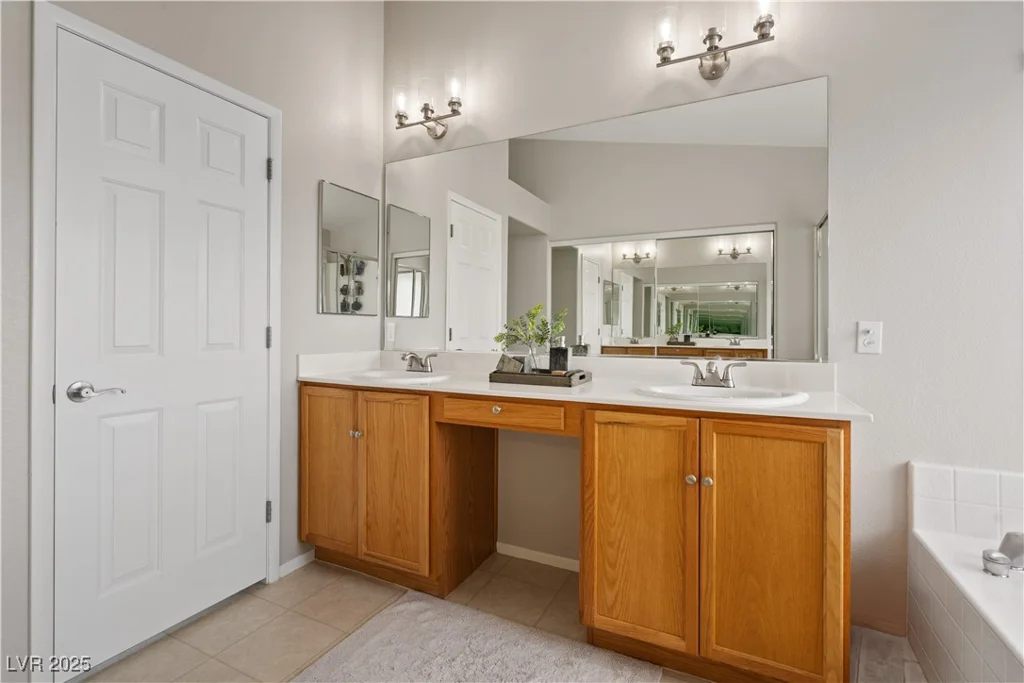 9807 Red Deer, Las Vegas, NV 89143