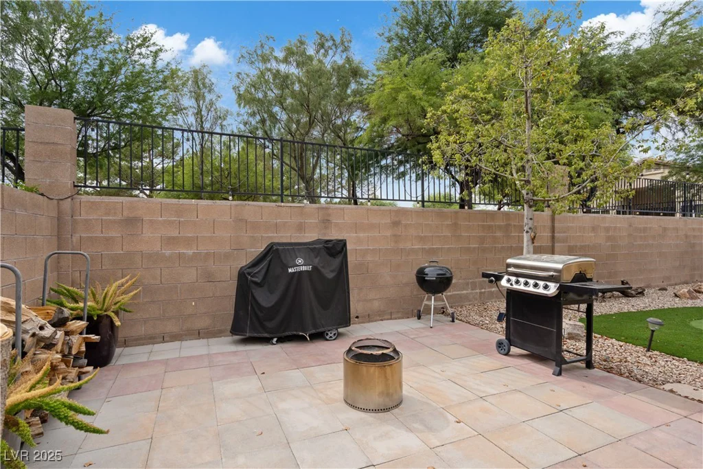9807 Red Deer, Las Vegas, NV 89143