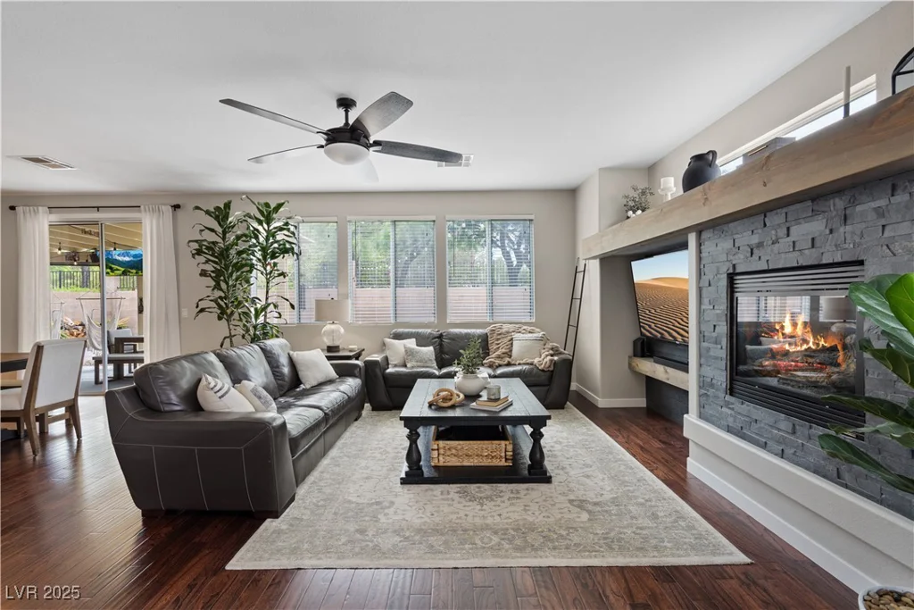 9807 Red Deer, Las Vegas, NV 89143