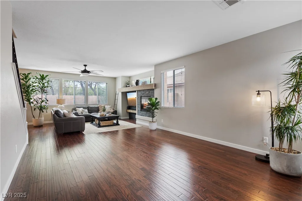 9807 Red Deer, Las Vegas, NV 89143
