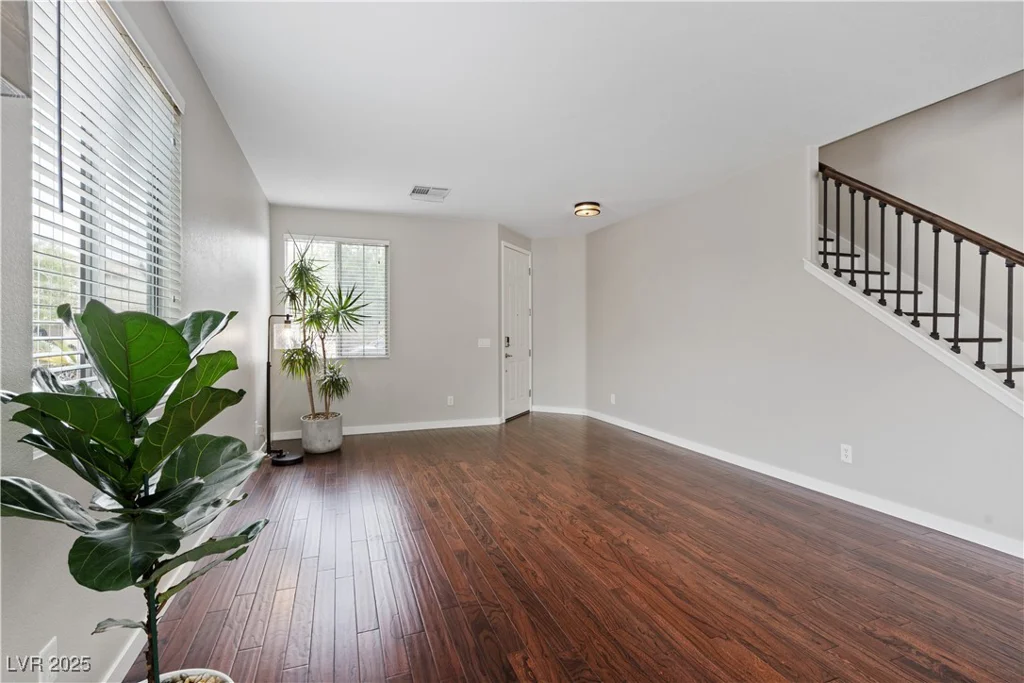 9807 Red Deer, Las Vegas, NV 89143