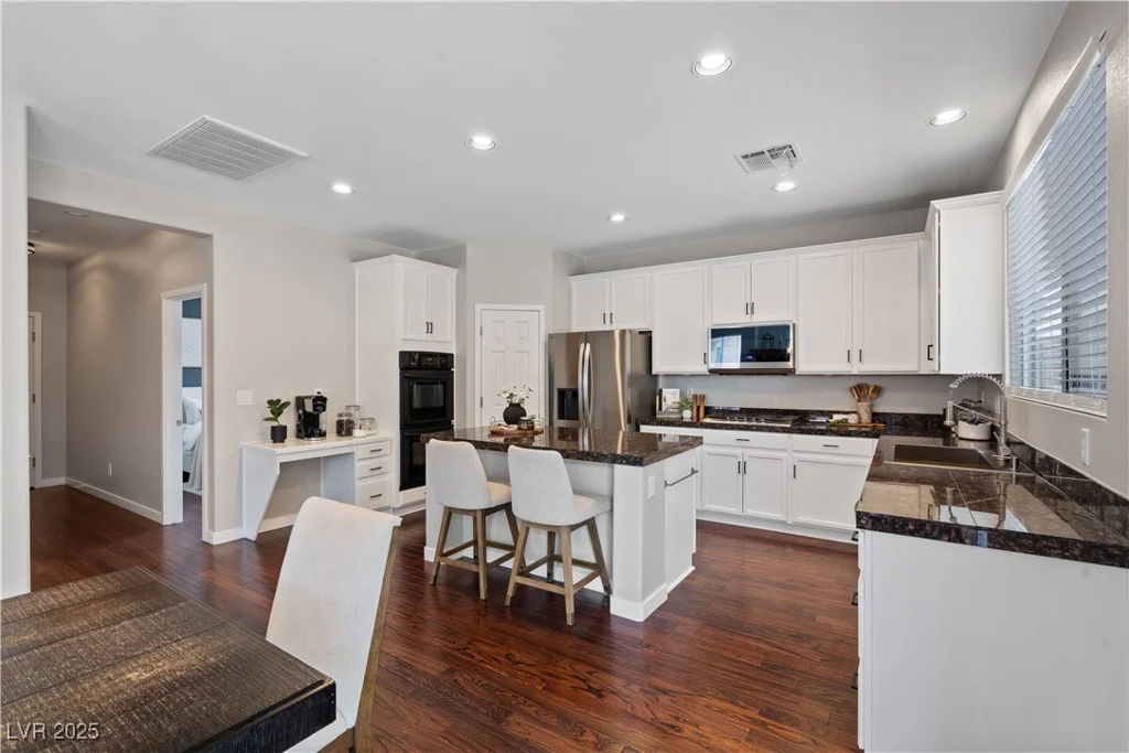9807 Red Deer, Las Vegas, NV 89143