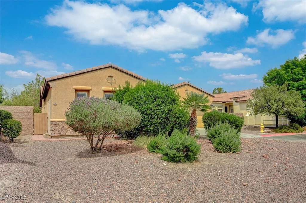 5698 Hoptree, Pahrump, NV 89061