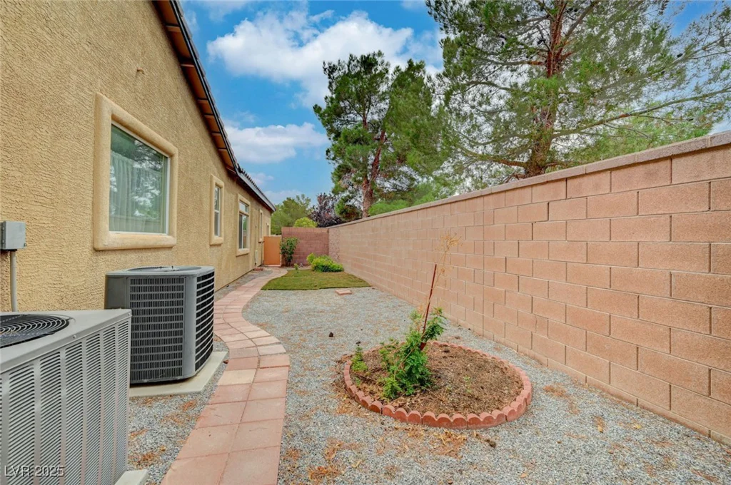 5698 Hoptree, Pahrump, NV 89061