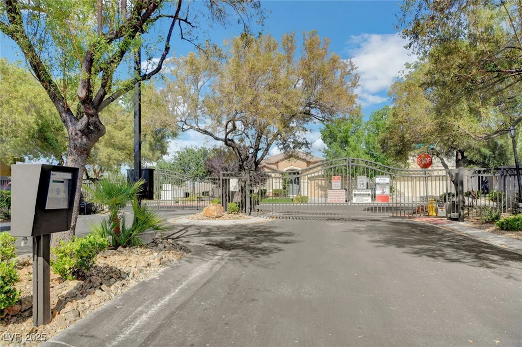 7805 Red Leaf, Las Vegas, NV 89131