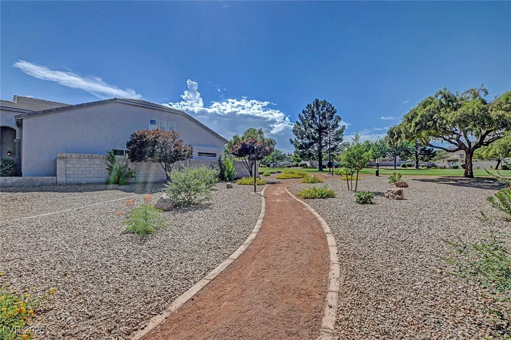 7805 Red Leaf, Las Vegas, NV 89131