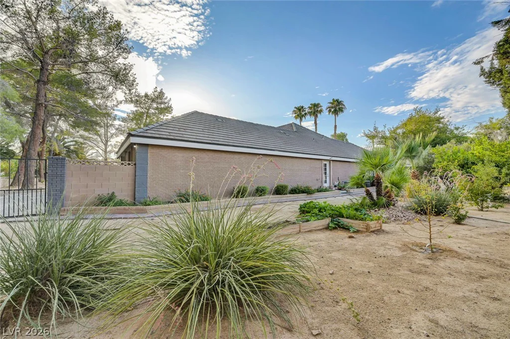7258 Loma Alta, Las Vegas, NV 89120