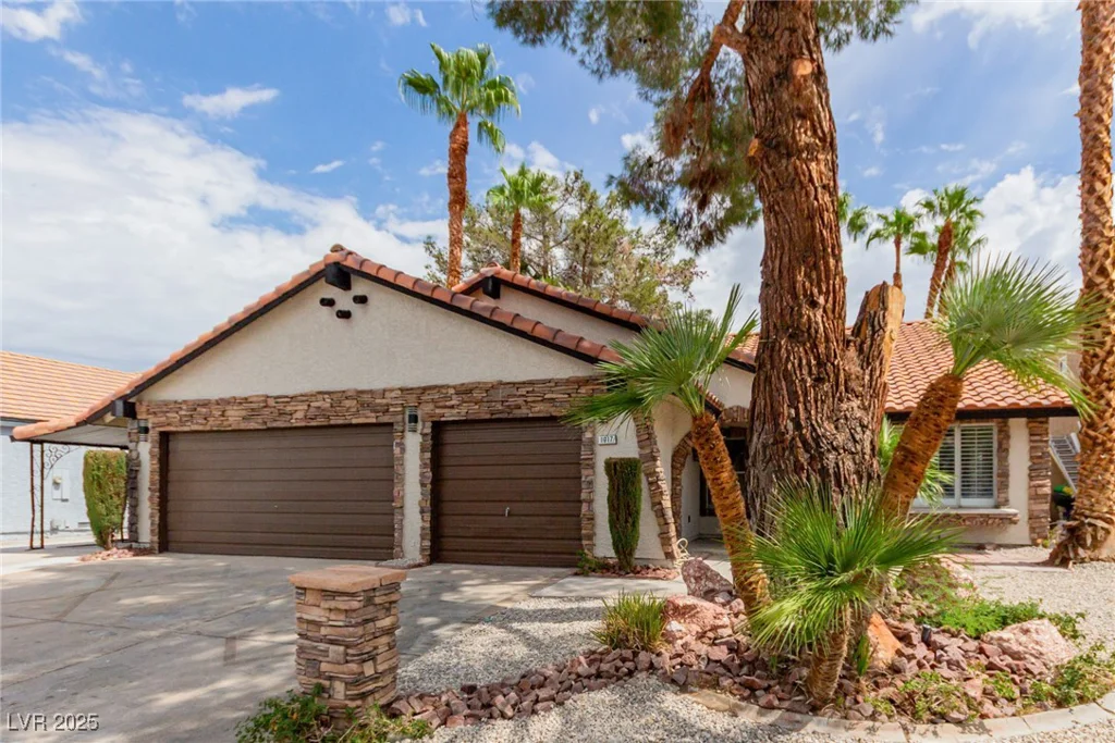 1017 Shifting Sands, Las Vegas, NV 89108