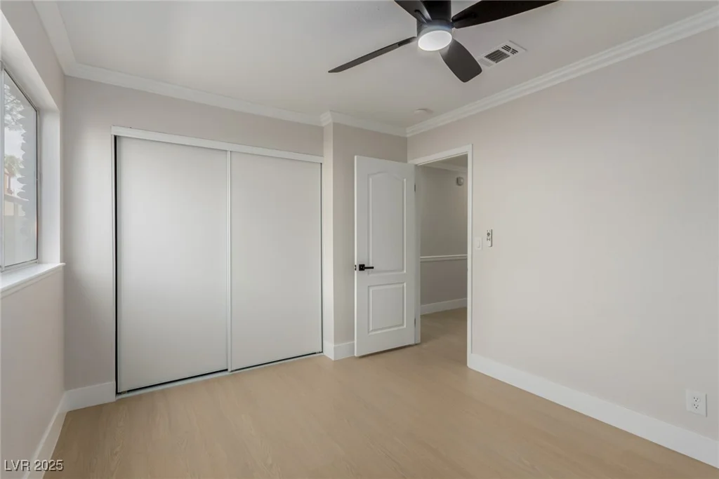 1017 Shifting Sands, Las Vegas, NV 89108