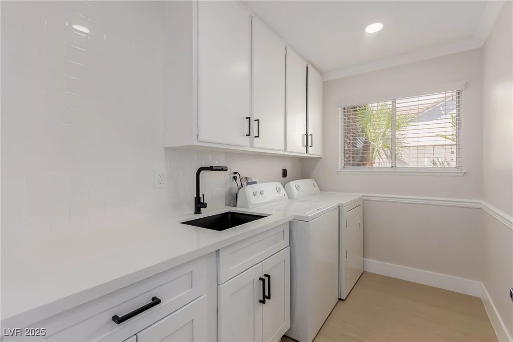 1017 Shifting Sands, Las Vegas, NV 89108
