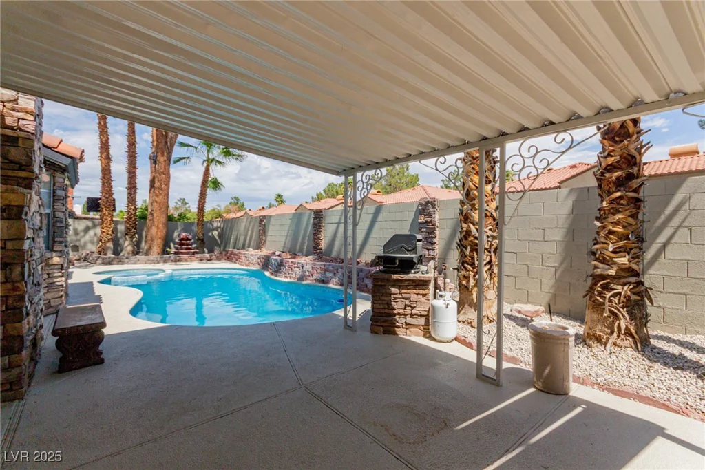1017 Shifting Sands, Las Vegas, NV 89108