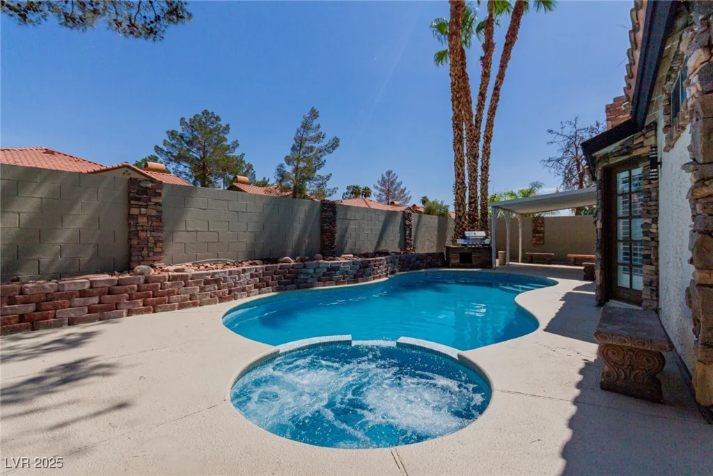 1017 Shifting Sands, Las Vegas, NV 89108