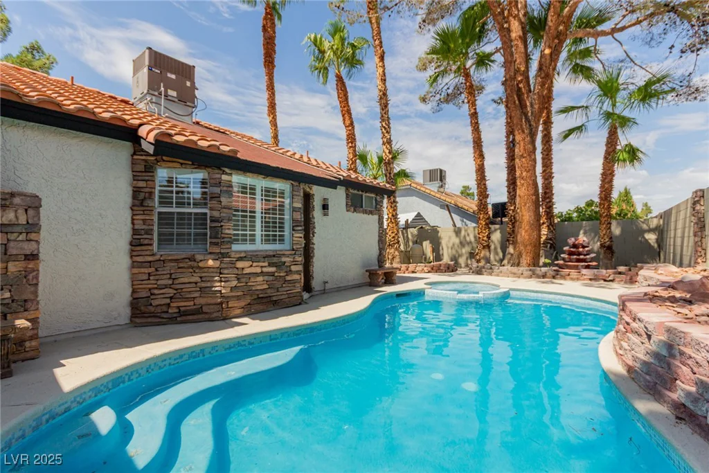 1017 Shifting Sands, Las Vegas, NV 89108