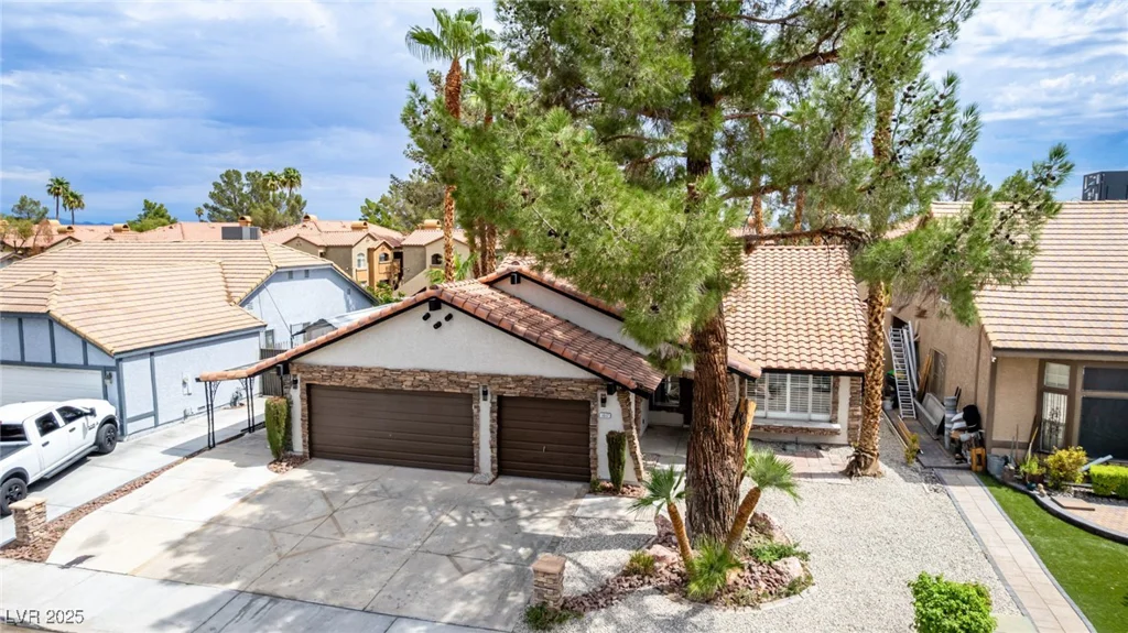 1017 Shifting Sands, Las Vegas, NV 89108