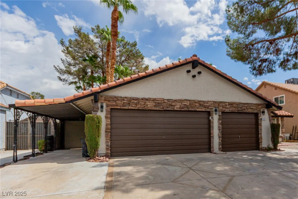 1017 Shifting Sands, Las Vegas, NV 89108
