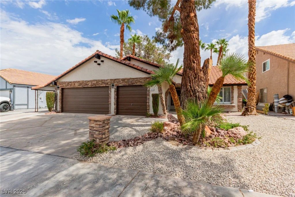 1017 Shifting Sands, Las Vegas, NV 89108