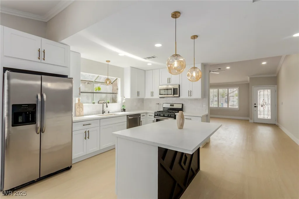 1017 Shifting Sands, Las Vegas, NV 89108