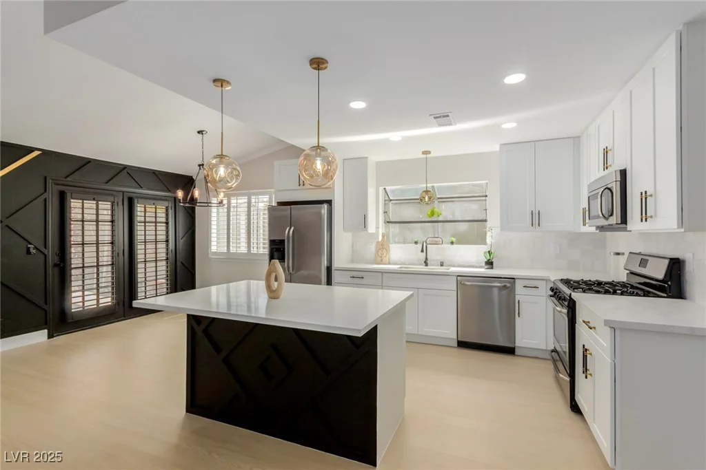 1017 Shifting Sands, Las Vegas, NV 89108
