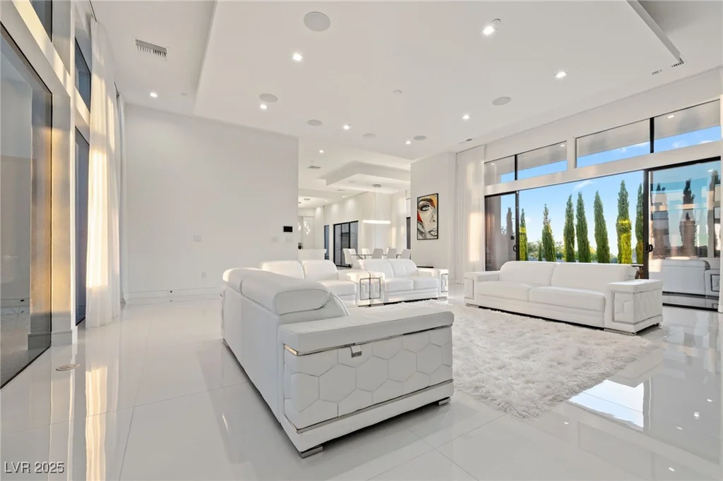 9760 Solar, Las Vegas, NV 89149