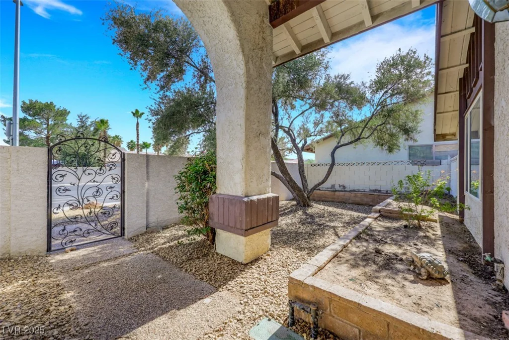 3746 Harmon, Las Vegas, NV 89121