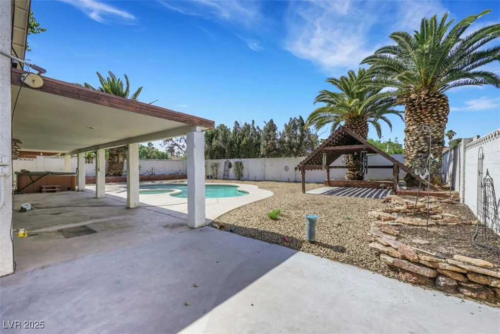 3746 Harmon, Las Vegas, NV 89121