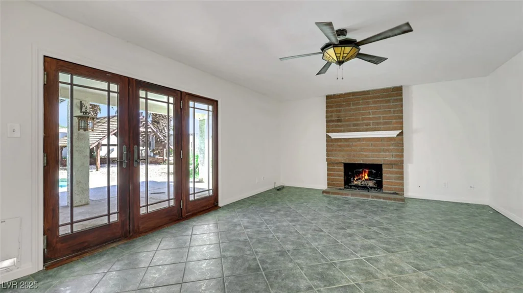 3746 Harmon, Las Vegas, NV 89121