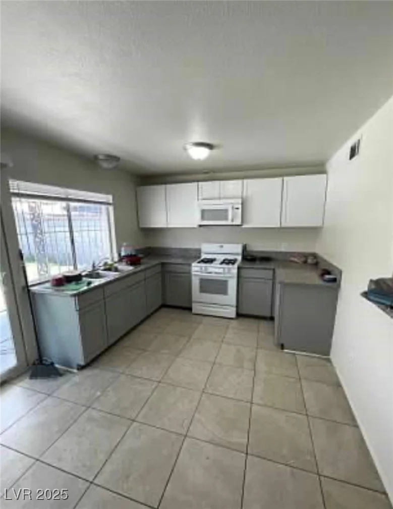 2932 Demetrius, Las Vegas, NV 89101