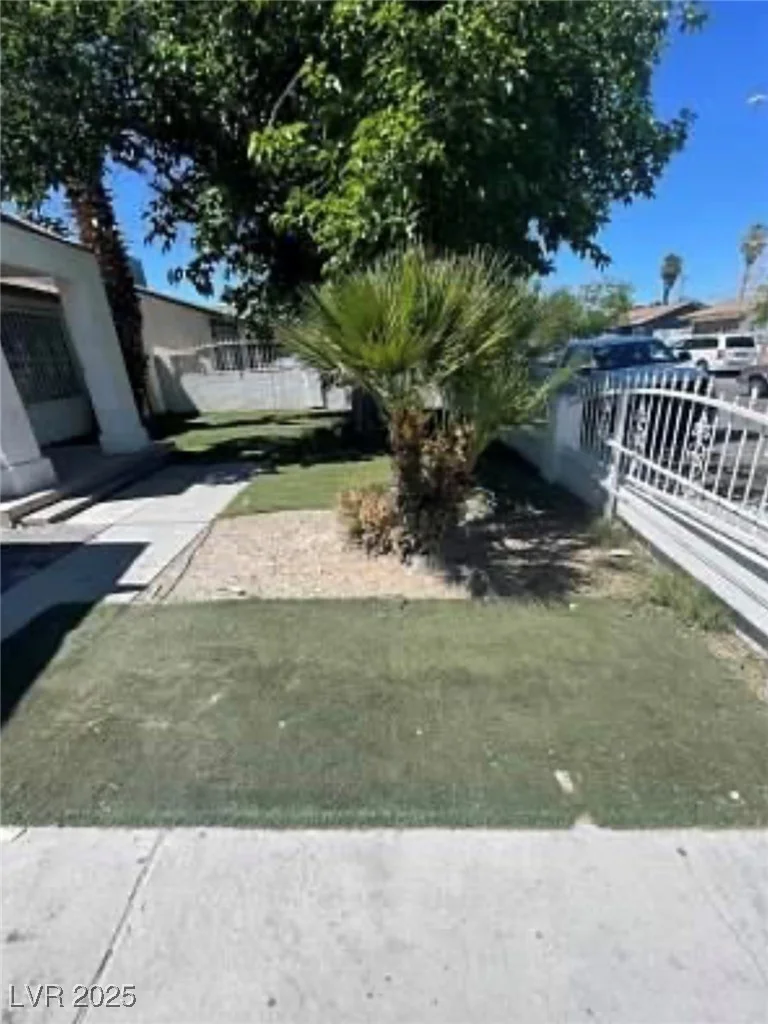 2932 Demetrius, Las Vegas, NV 89101