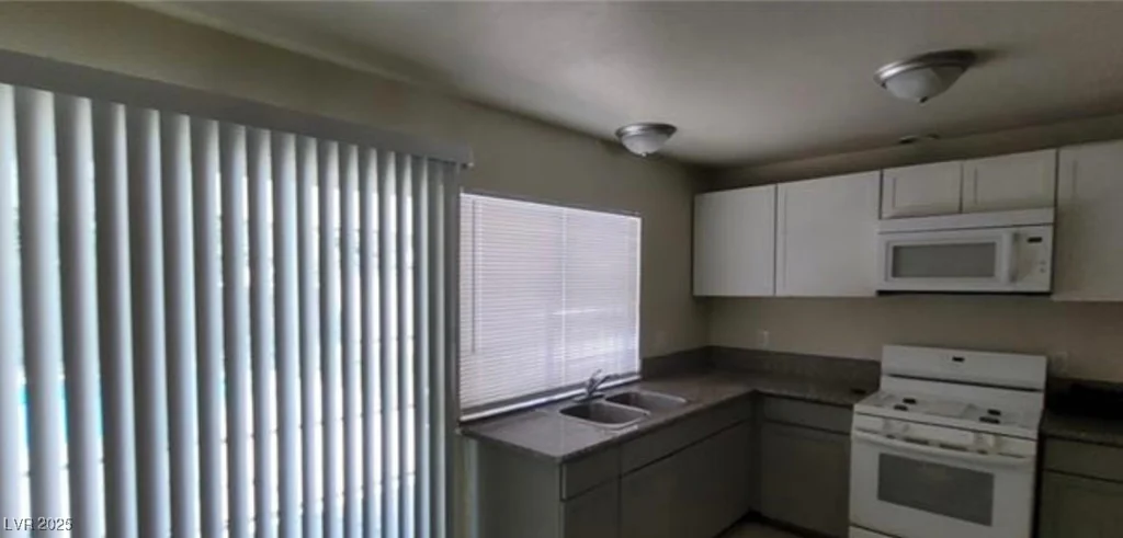 2932 Demetrius, Las Vegas, NV 89101