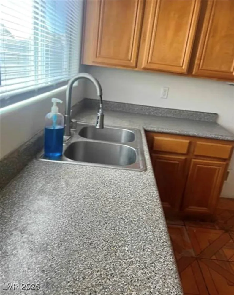 5607 Dewey, Las Vegas, NV 89118