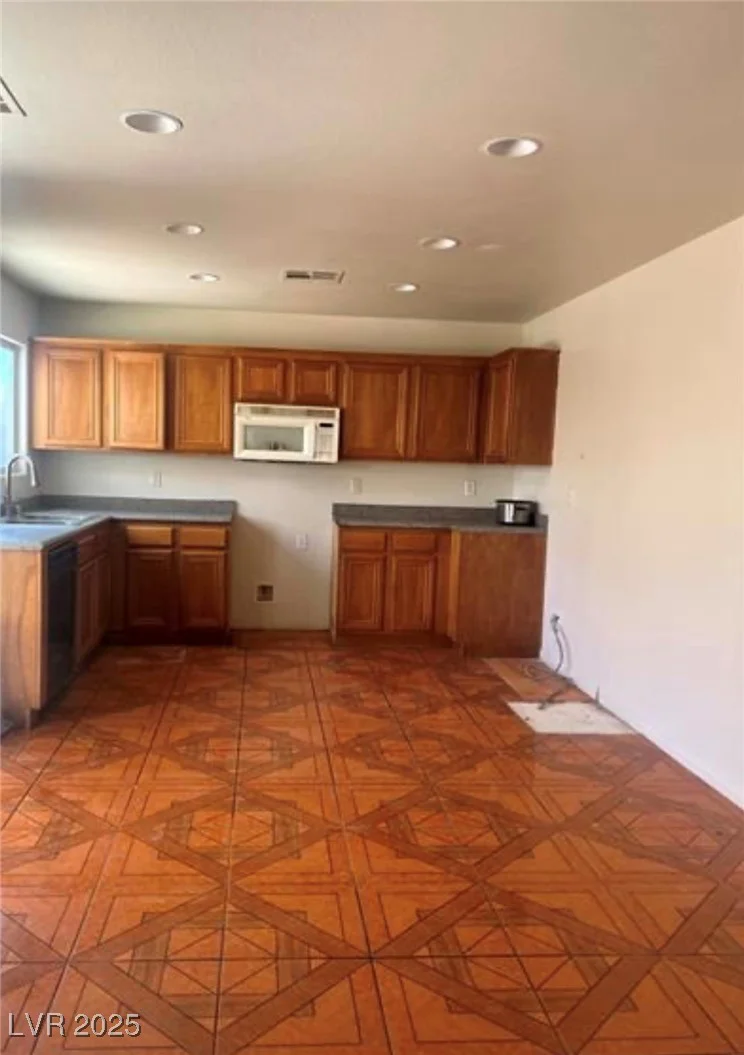 5607 Dewey, Las Vegas, NV 89118
