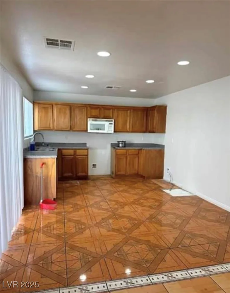 5607 Dewey, Las Vegas, NV 89118