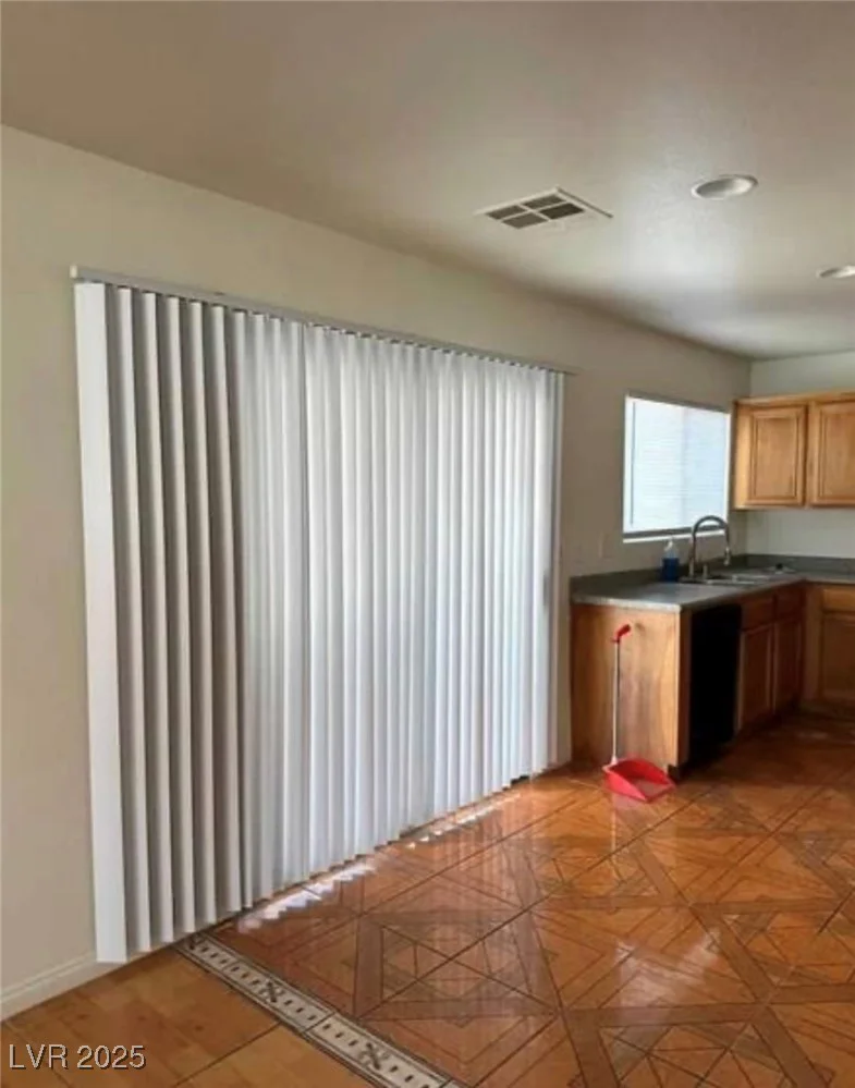 5607 Dewey, Las Vegas, NV 89118
