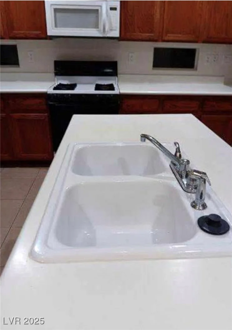 3608 Tundra Swan, Las Vegas, NV 89122