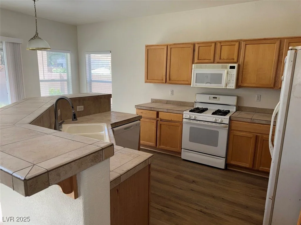 7633 Rainbow Cove, Las Vegas, NV 89131