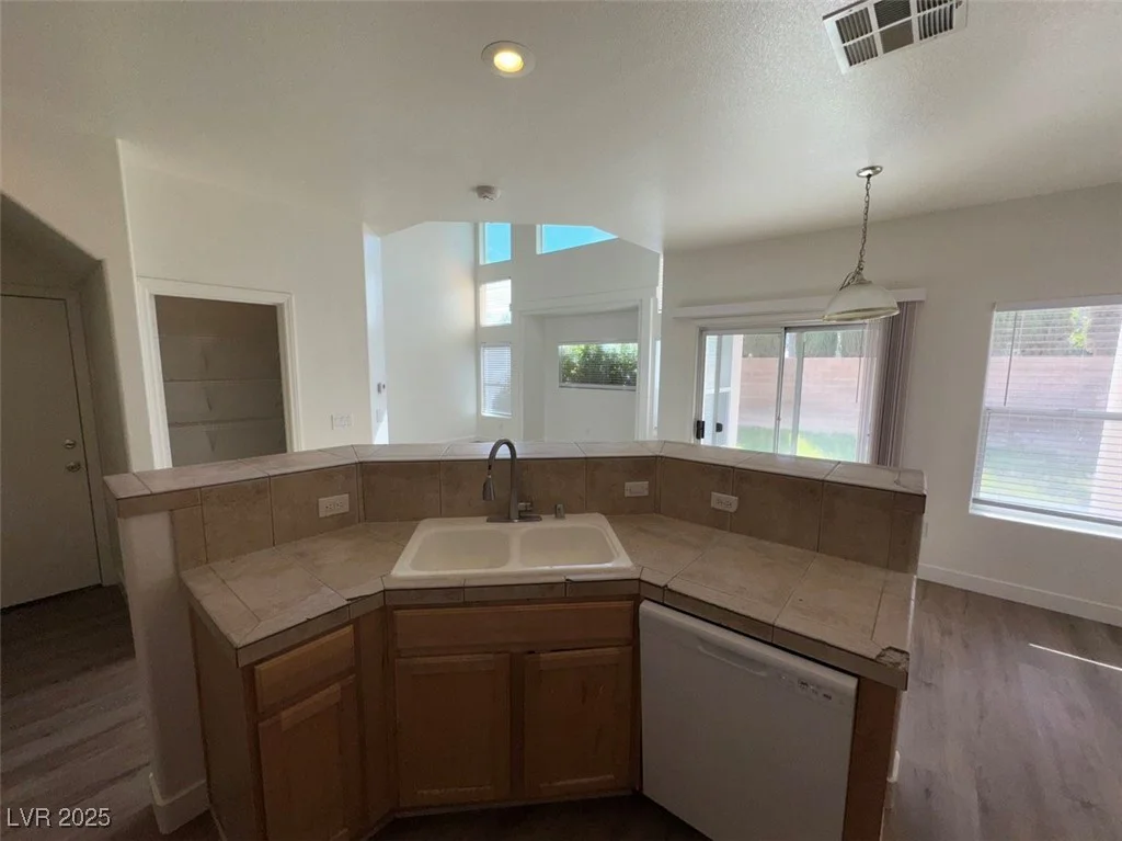 7633 Rainbow Cove, Las Vegas, NV 89131