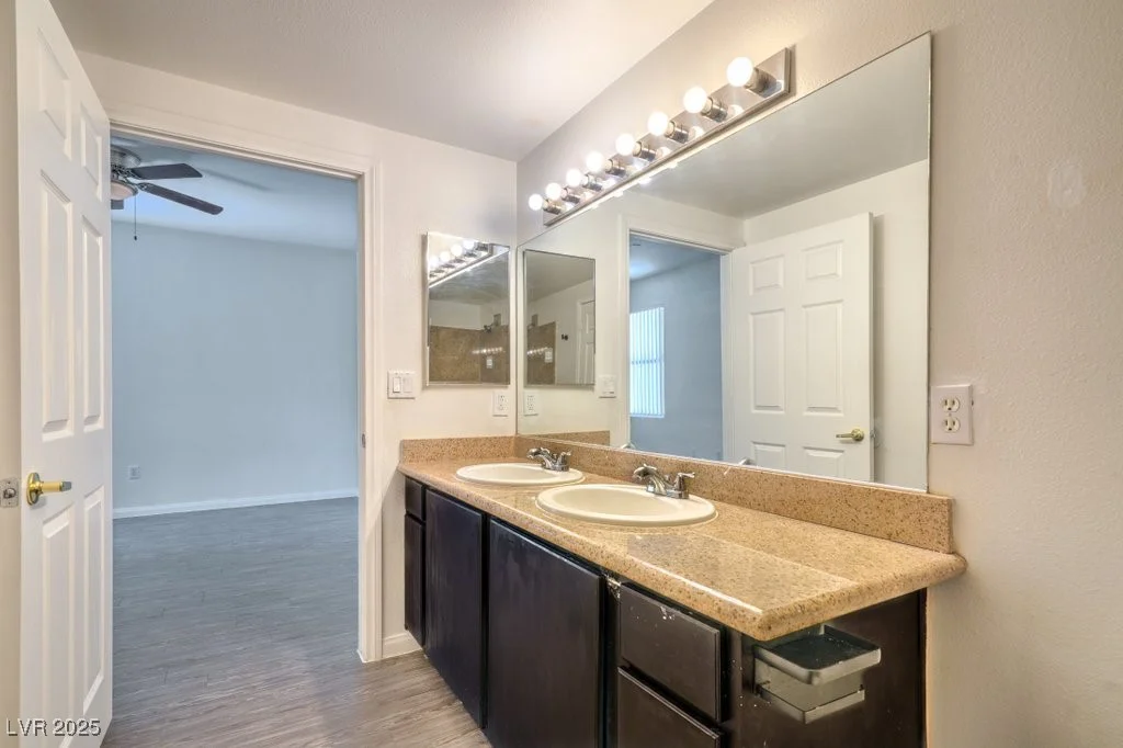 8000 Badura, Las Vegas, NV 89113