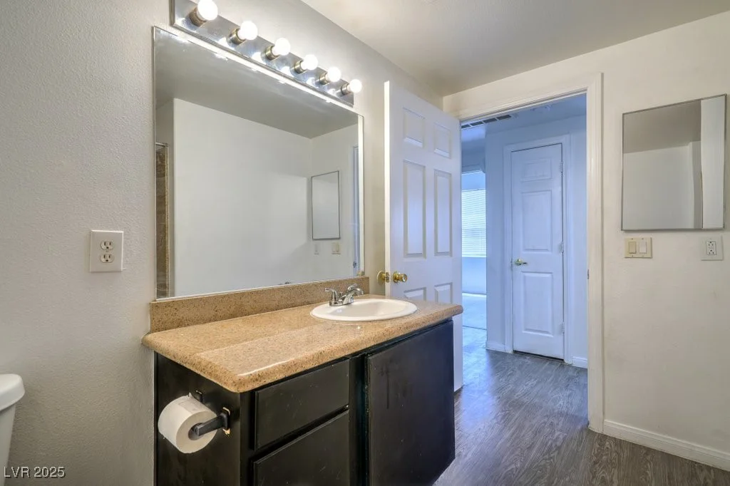 8000 Badura, Las Vegas, NV 89113