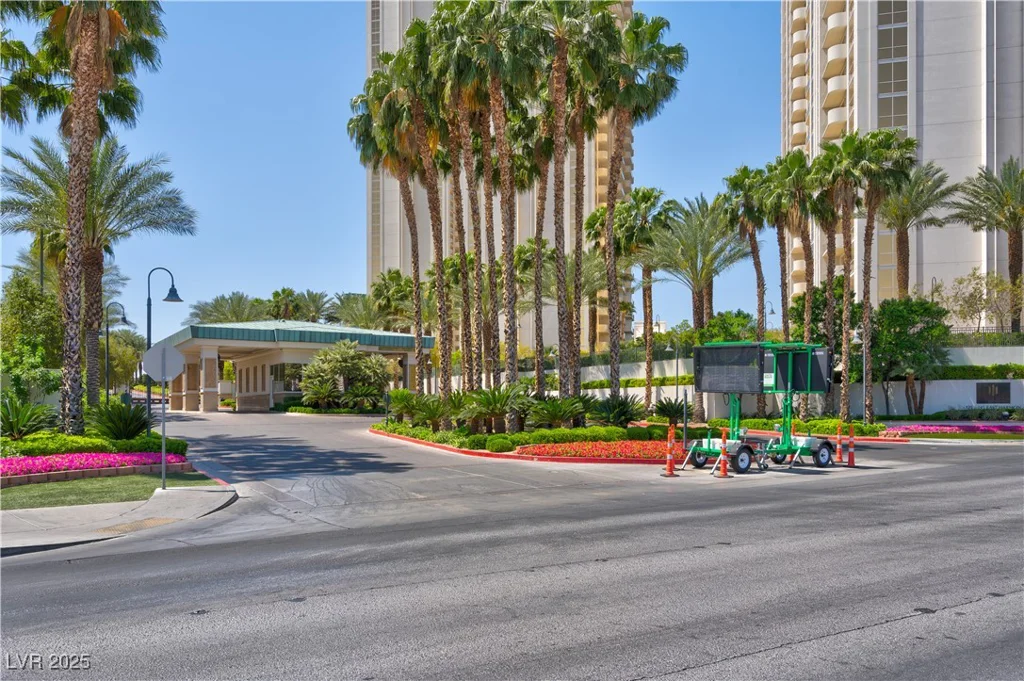 135 Harmon, Las Vegas, NV 89109