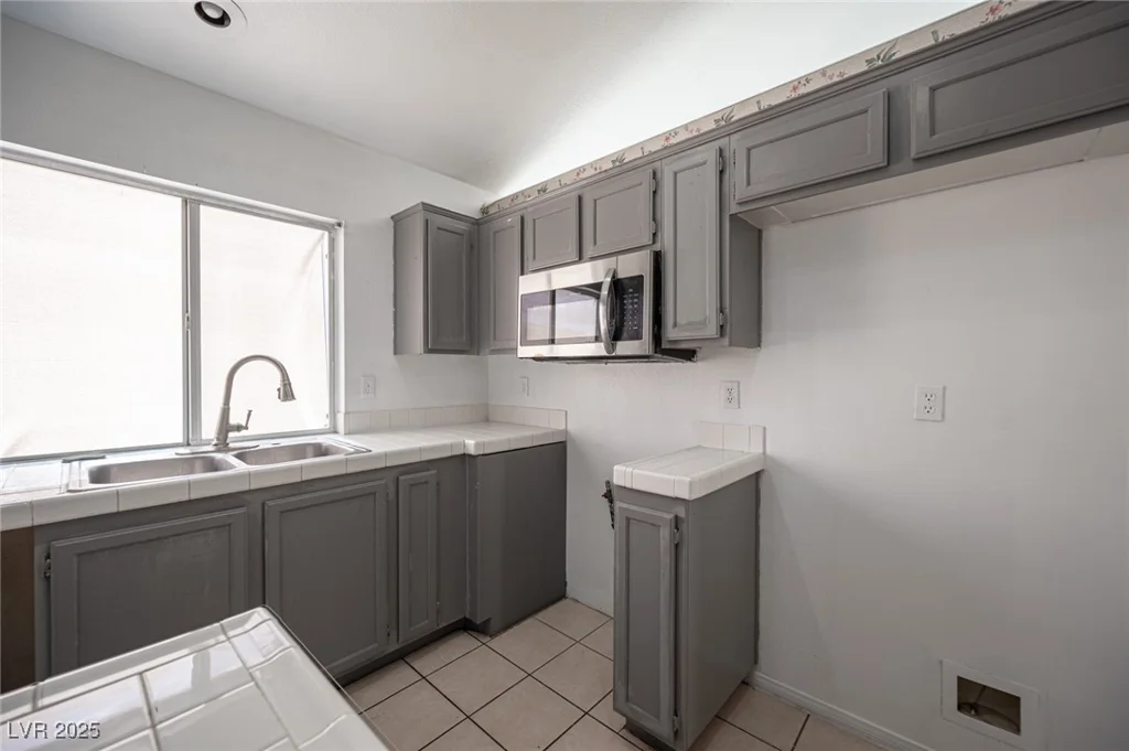 9476 Lake Creek, Las Vegas, NV 89123