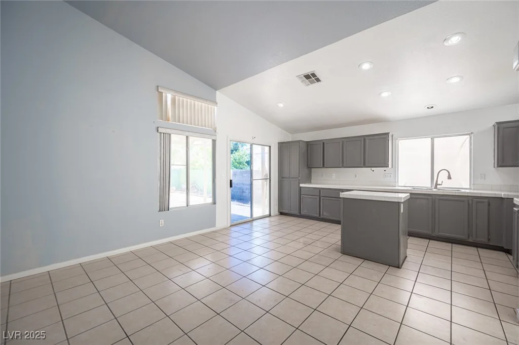 9476 Lake Creek, Las Vegas, NV 89123
