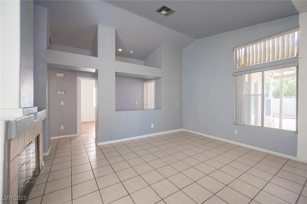 9476 Lake Creek, Las Vegas, NV 89123