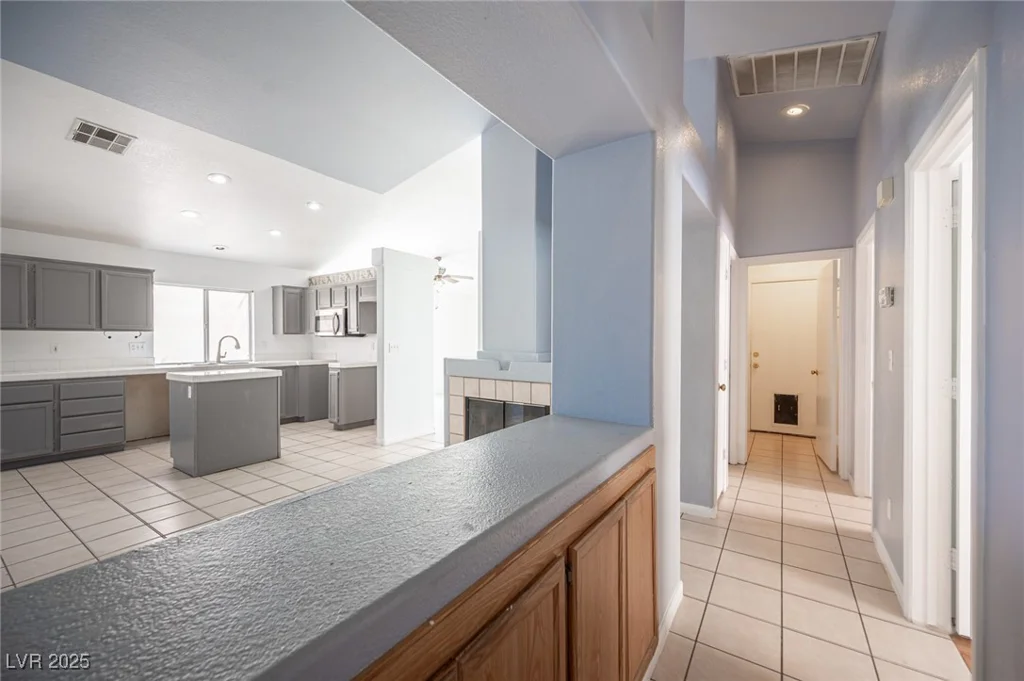 9476 Lake Creek, Las Vegas, NV 89123