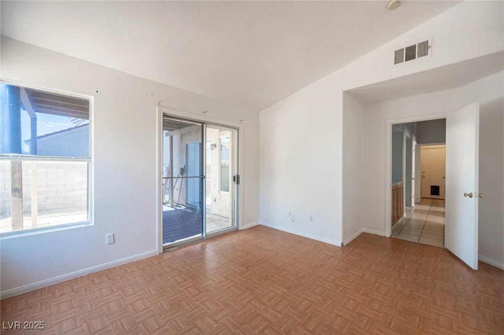 9476 Lake Creek, Las Vegas, NV 89123